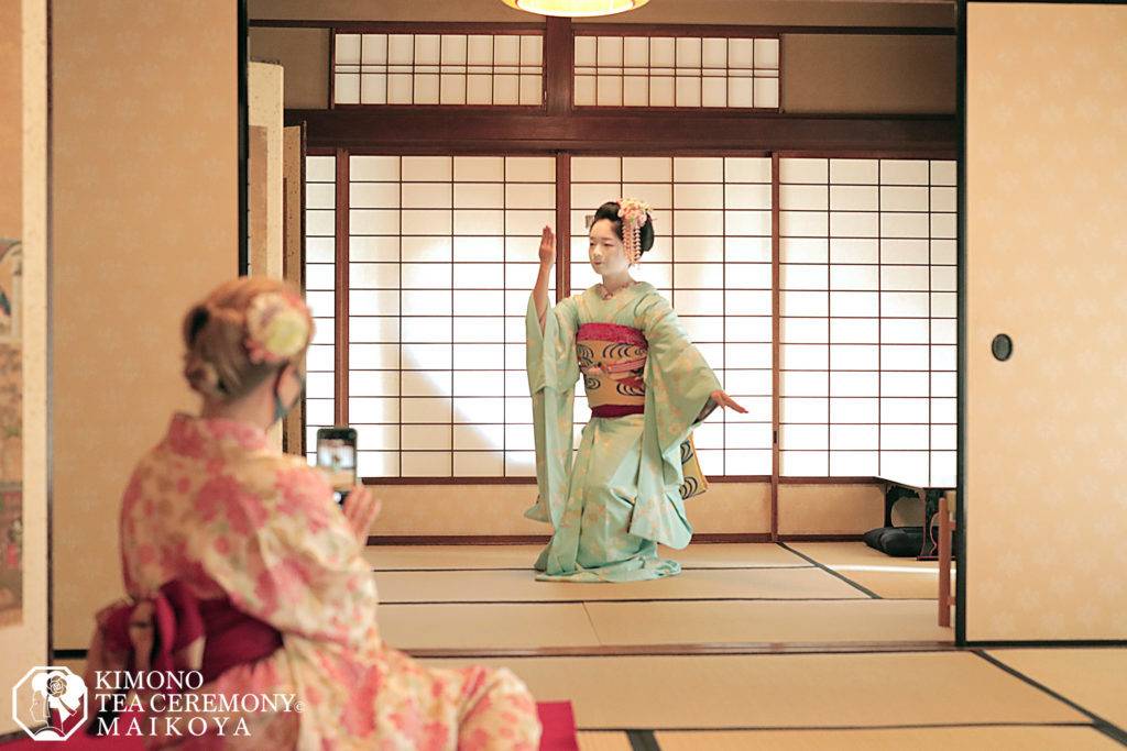 Maiko (Apprentice Geisha) Dancing at Maikoya