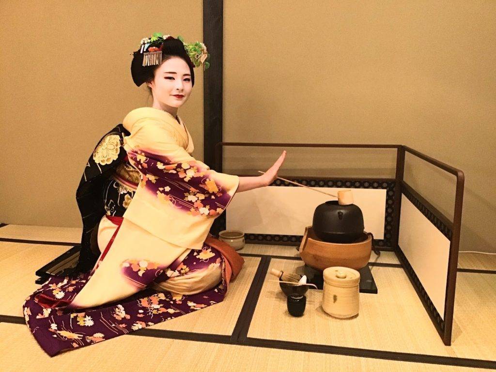 Maiko, apprentice geiko, doing tea ceremony