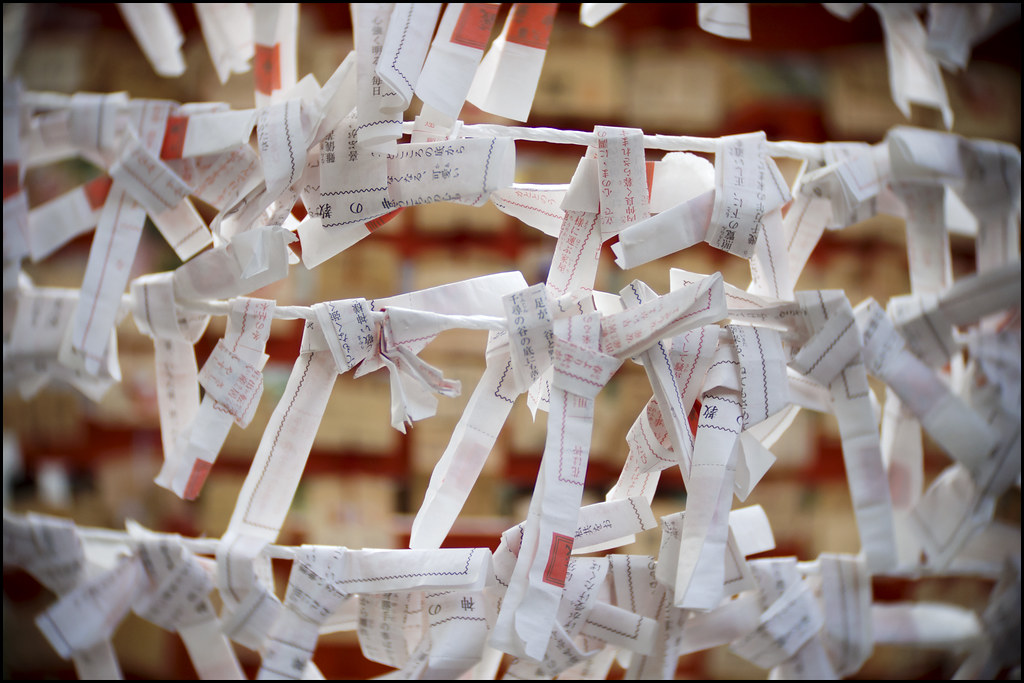 Omikuji e ema perto de Juso Eki