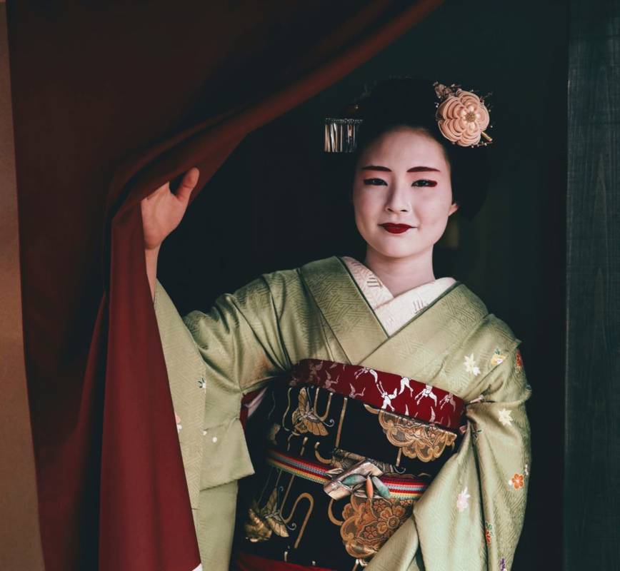 Maiko, apprentice geiko, at the Maikoya Teahouse