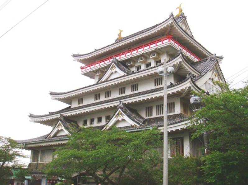Atami Castle by Shoestring at wikivoyage