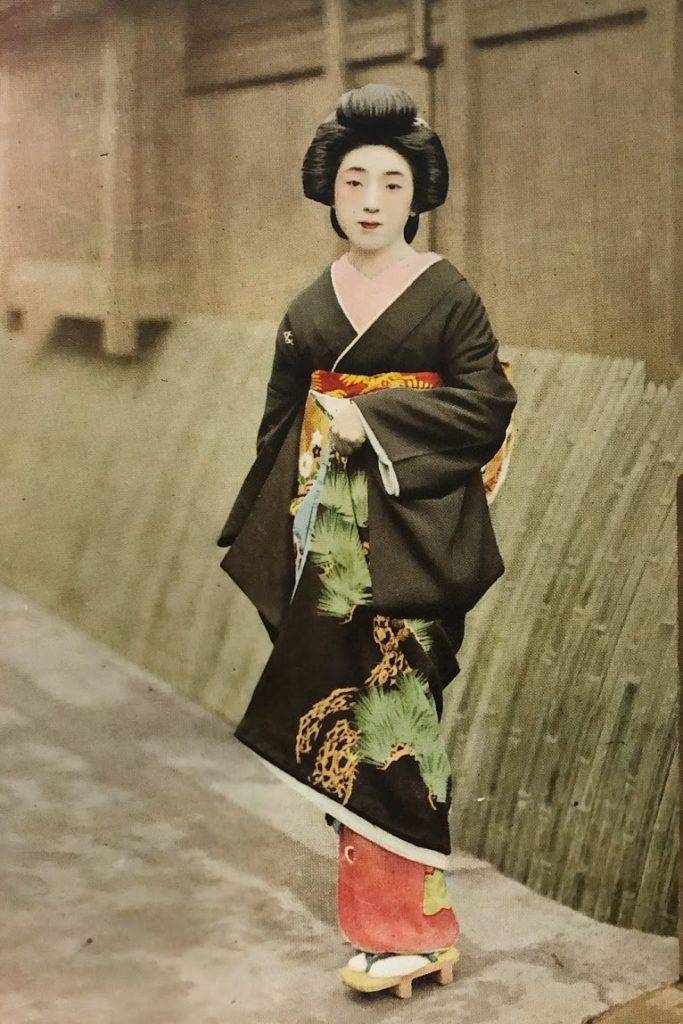 Geiko in front of a Kyoto Machiya